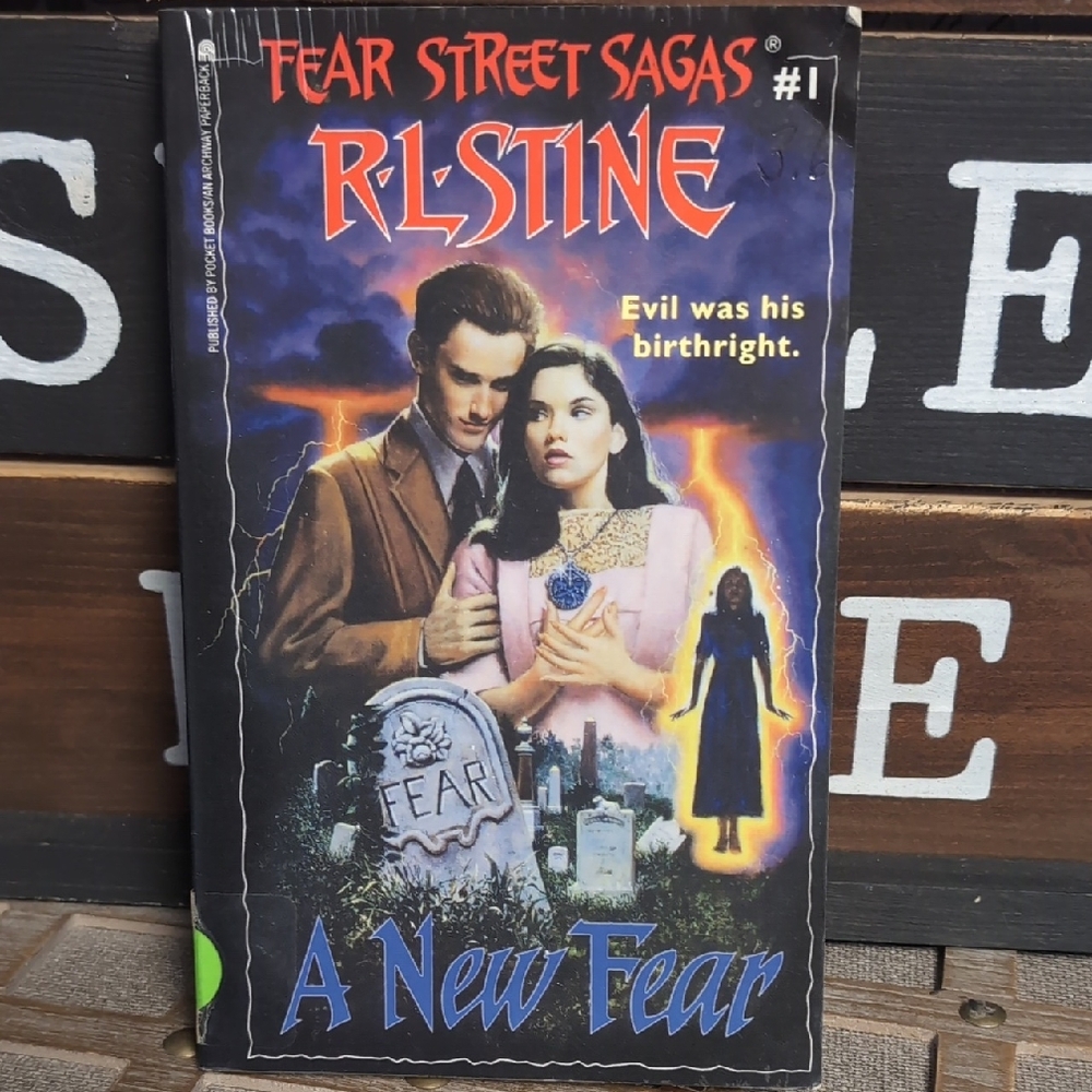 Fear Street Sagas #1: A New Fear by - R.L.STINE